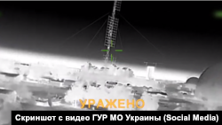 Скриншот із відео ГУР МО України, на якому зафіксовано удар по РЛС 55Ж6У «Небо-У» в Криму