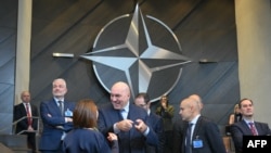 Италия Мудофаа вазири Гвидо Крозетто (марказда), НАТО йиғилишида, октябр, 2025