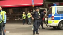 Дар Стокҳолм мошин бар рӯи издиҳоми мардумӣ ҳаракат кард