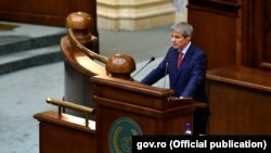 Premierul Dacian Cioloș în Parlamentul de la București