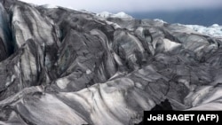 Dacă va adera, Islanda va fi printre primele din UE ca PIB pe cap de locuitor și ca număr de ghețari. În imagine: Vatnajökull, situat în sud-estul insulei, unul dintre cei mai mari ghețari din Europa.