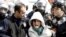 Суу самитинин сыртындагы демонстрациядагы кагылыш, 16-март, 2009-ж.