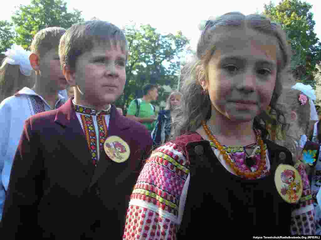 Першокласники львівської школи № 49 в національному вбранні