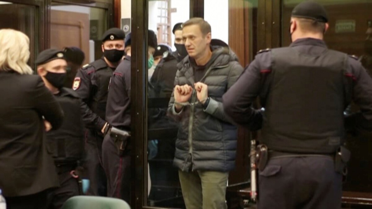 Навални беше осъден на 3 и половина години ефективно. Западът е ...