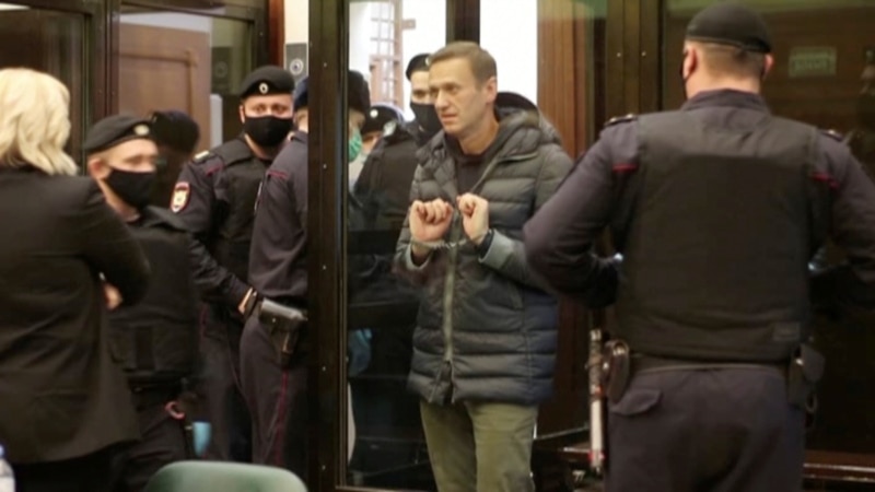 Суд в России принял решение отправить Алексея Навального в колонию