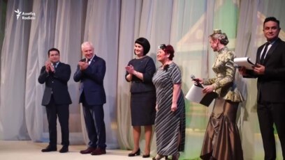 "Театры булган авылларда тел саклана"