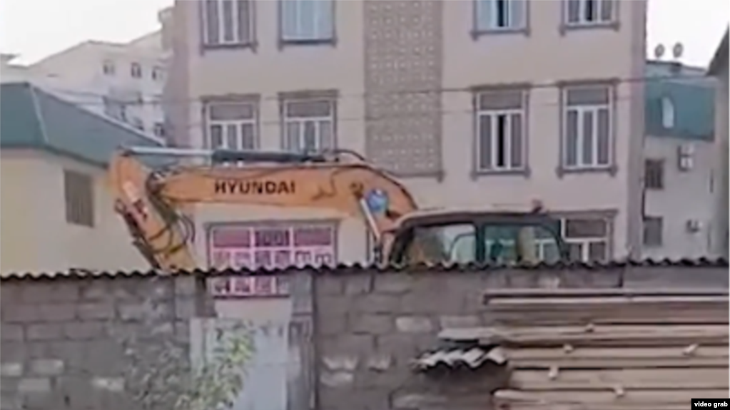 "2 хонаро вайрон карданд." Баҳси мардум бо "Муҳиддин Суруш" ба куҷо расид?