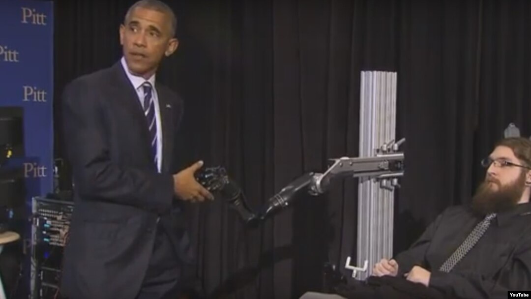 Obama Copeland-lə də salamlaşıb, söhbət edib.
