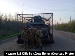 Сергій з побратимами