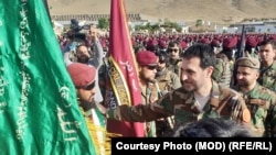 دیدار وزیر دفاع افغانستان از کماندوهای تازه فارغ شده