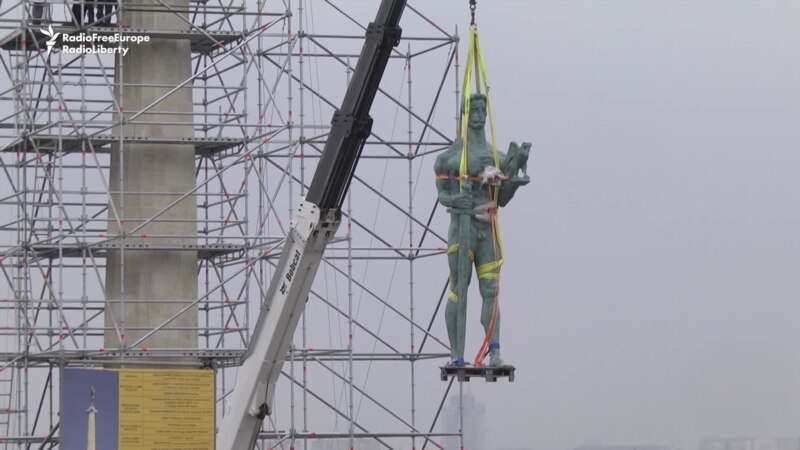 Belgrade's Victor Monument Back On Its Pedestal