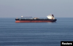 Imagine de arhivă cu un petrolier în Strâmtoarea Ormuz.