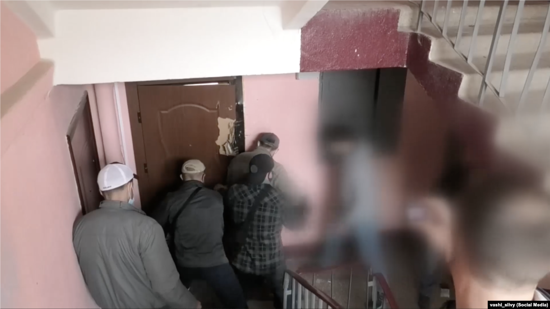 Momentul descinderii KGB-ului la locuința lui Zelțar