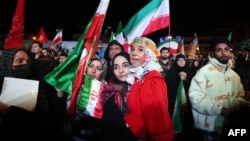 Эрониён дар Майдони Инқилоб дар Теҳрон пас аз эълони оташбас. 8-уми апрели 2026