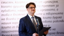 Министърът на културата Мариан Бачев на връчването на отличията "Златен век", 30 октомври 2025 г. Режисьорът Камен Калев отказа наградата като форма на "протест срещу настоящото политическо управление на държавата".