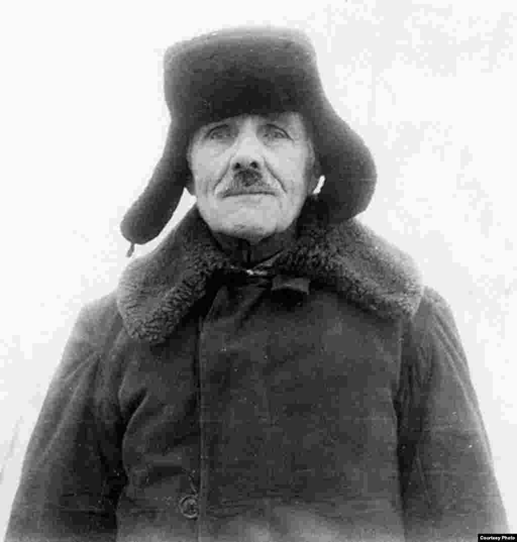 Moldoveni deportați de sovietici în 1941 - Din albumul Elenei Șișcan