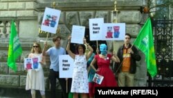 Акция в поддержку Pussy Riot в Берлине