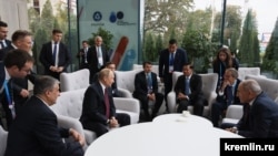 Russia - Russian President Vladimir Putin talks to foreign leaders attending the World Atomic Week forum in Moscow, September 25, 2025.