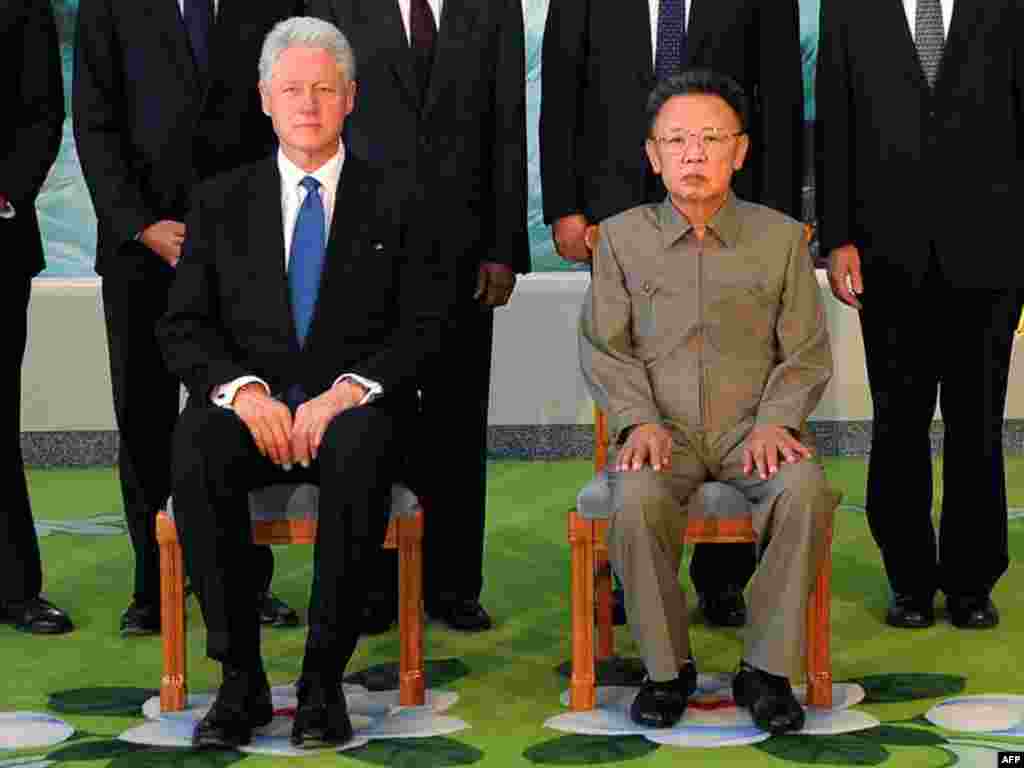 Лидер Северной Кореи Ким Чен Ир помиловал двух американских журналисток вскоре после встречи с экс-президентом США Биллом Клинтоном