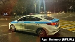 Автомобиль патрульной полиции в центре Алматы. 5 января 2022 года