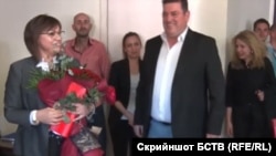 Председателката на БСП в оставка Корнелия Нинова и Пантелей Мемцов по време на кампанията за местните избори през 2019 г. Стопкадър от БСТВ