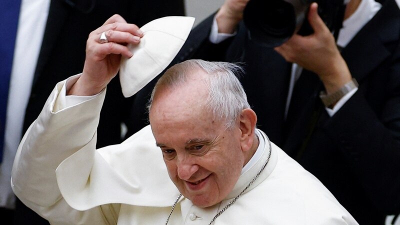 Papa Franjo pozvao roditelje LGBT osoba da ne osuđuju svoju djecu