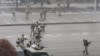 Военные с автоматами на площади Алматы 6 января 2022 года
