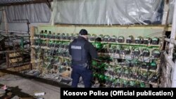 Akcija kosovske policije i carine u Leposaviću, gde je zaplenjena oprema za proizvodnju kriptovaluta.