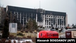 Здание акимата города Алматы после пожара. 
