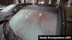 Staklo na automobilu izrešetano i krvavo nakon sukoba na centralnom trgu u Almatiju 10. januara.