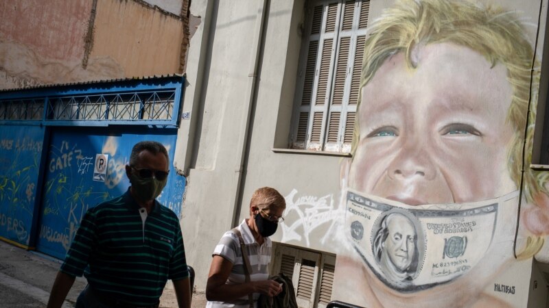 Грција го укина носењето маски во затворените простори 