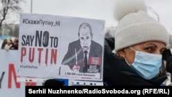 Акції із закликом до світових лідерів сказати «ні» Володимиру Путіну і його імперській політиці пройшли 9 січня як у містах України, так і за її межами (на фото – Київ)