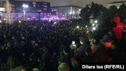 Протесты в Шымкенте у драматического театра в центре города. 4 января 2022 года