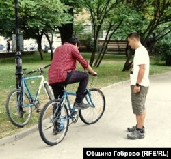  Тихомир Колев подари първите две реставрирани от него колелета през предишния юли 