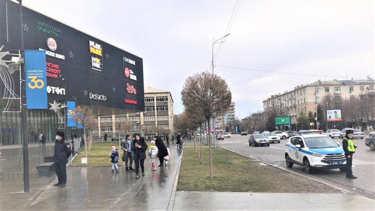 Полиция Шымкента не позволила активистам выйти из своих домов в день  митингов против повышения цен