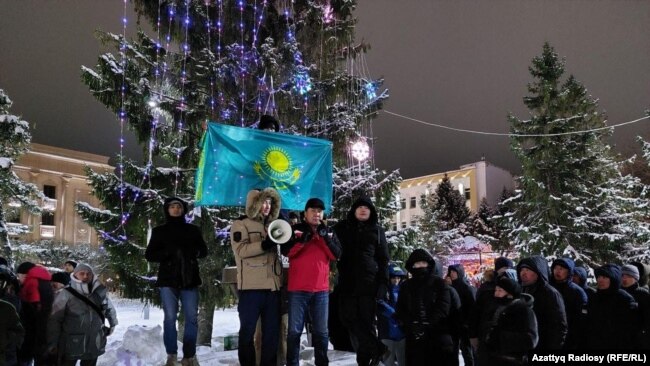 Митинг на центральной площади Уральска 5 января