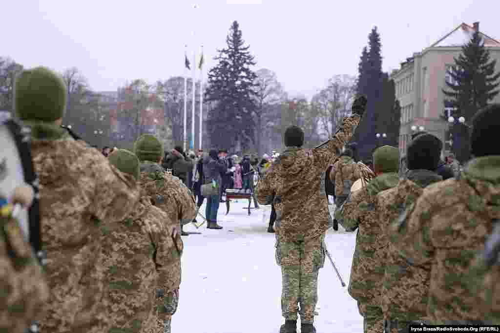 Основні урочистості відбувалися на площі Народній біля пам&rsquo;ятника Т.Г.Шевченку