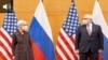 АКШнын мамлекеттик катчысынын орун басары Венди Шерман жана Орусиянын тышкы иштер министринин орун басары Сергей Рябков. Женева, 10-январь, 2022-жыл.
