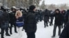 Журналист Ардак Ерубаева на месте протестной акции. Актобе, 5 января 2022 года