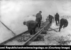 Gulag prisoners working on a small railway in the Komi Republic.