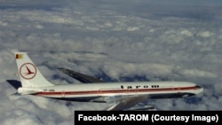 Boeing 707, aparținând companiei Tarom. Model popular în anii '70. 