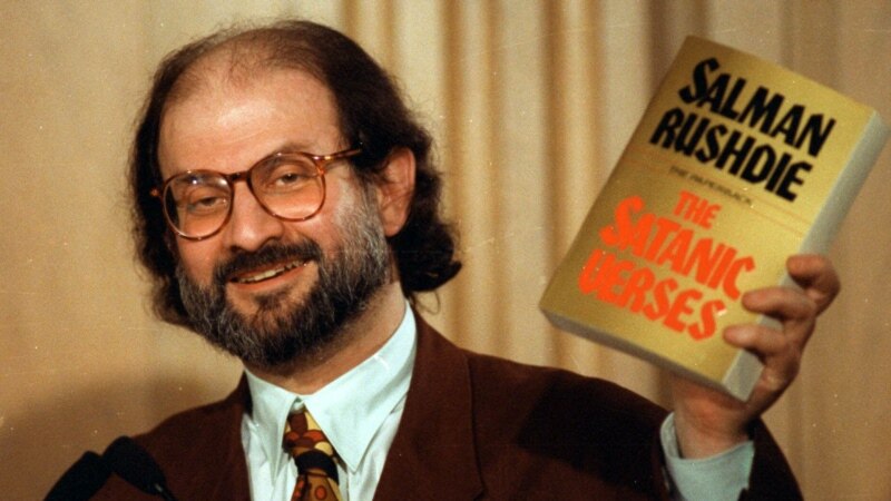 Scriitorul britanic Salman Rushdie a fost înjunghiat la New York
