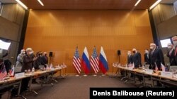 Pamje para fillimit të negociatave mes SHBA-së dhe Rusisë në Gjenevë më 10 janar.