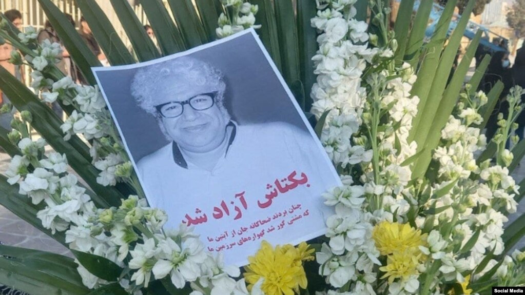 بکتاش آبتین، شاعر و فیلمساز، یکی از اعضای کانون نویسندگان ایران بود