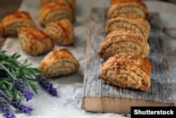 Ката - песочное печенье с орехами, ванилью и сахаром - популярный рождественский вариант в Армении.  (Файл фото)