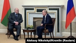 Аляксандар Лукашэнка і Ўладзімір Пуцін на сустрэчы ў Санкт-Пецярбургу