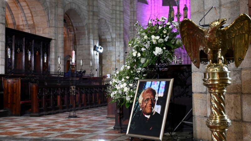 Погребна миса за јужноафриканскиот надбискуп Туту 