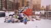 В Петербурге улицы и дворы оказались завалены мусором