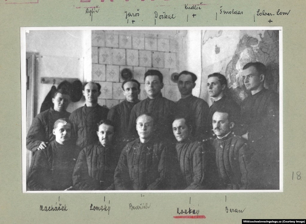 Ofițeri cehoslovaci, prizonieri ai sovieticilor