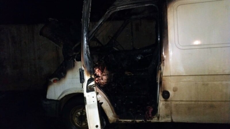 В Крыму рядом с частным домом сгорел микроавтобус – МЧС (+фото) 